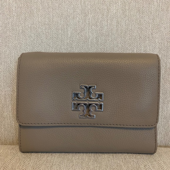 Tory Burch Britten Chain Wallet - Picture 2 of 16